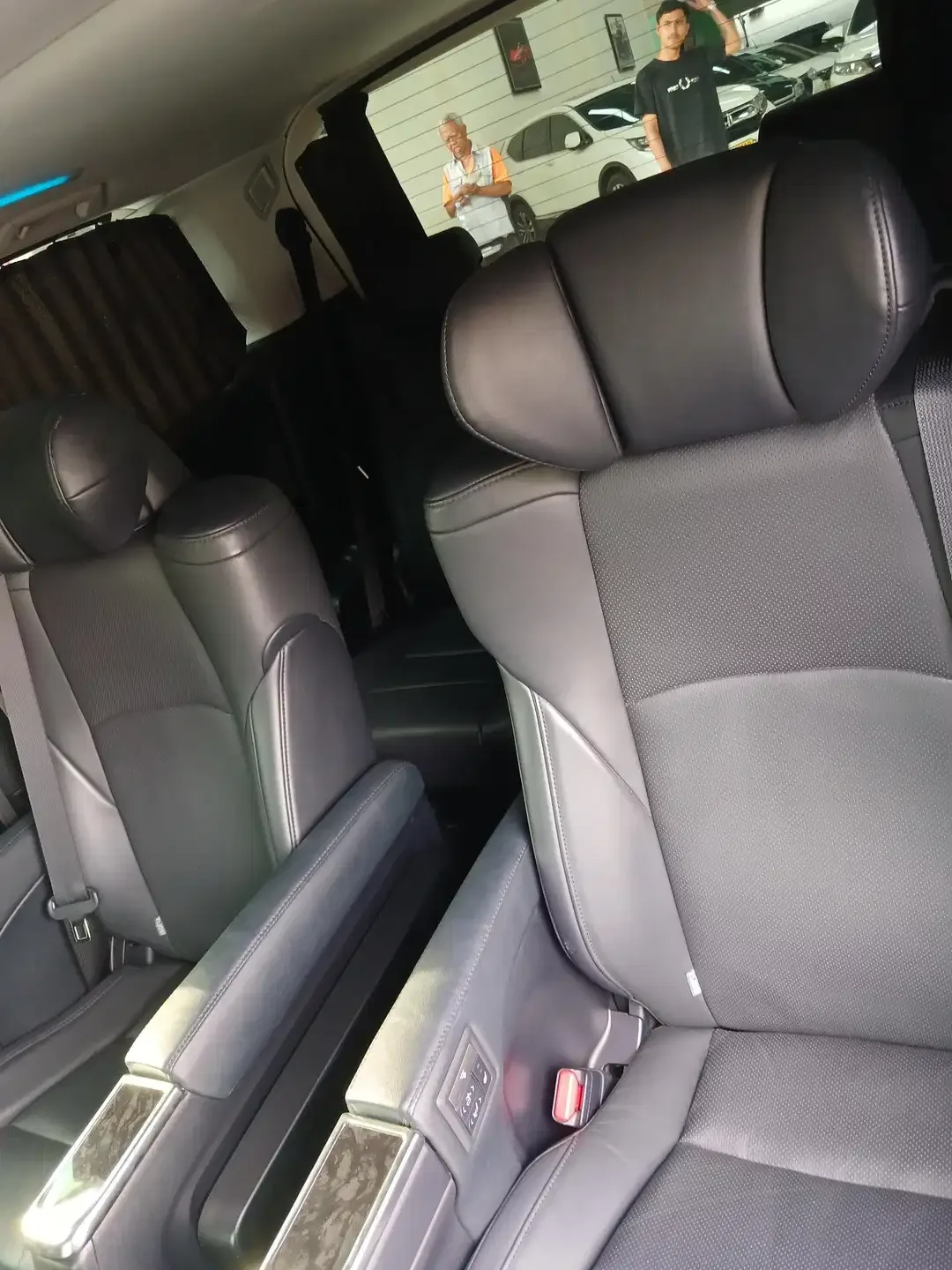 Toyota Vellfire G 2019 Hitam A/T 2.5cc - Image 8 of 9