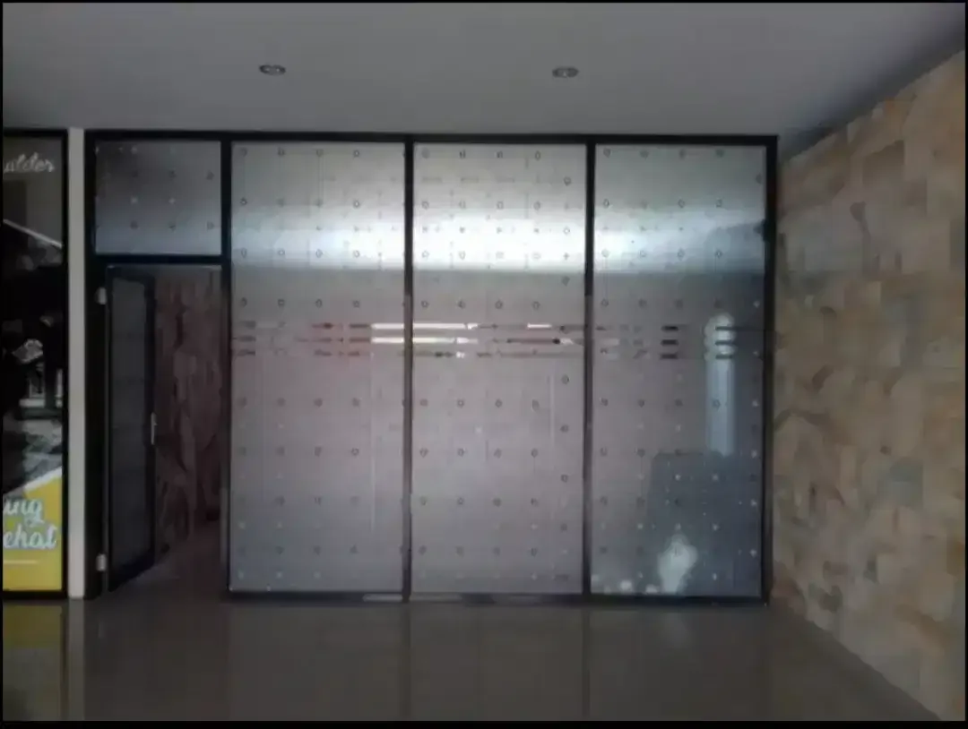 Kaca pembatas kantor pasang stiker sanblas kaca film - Image 1 of 1