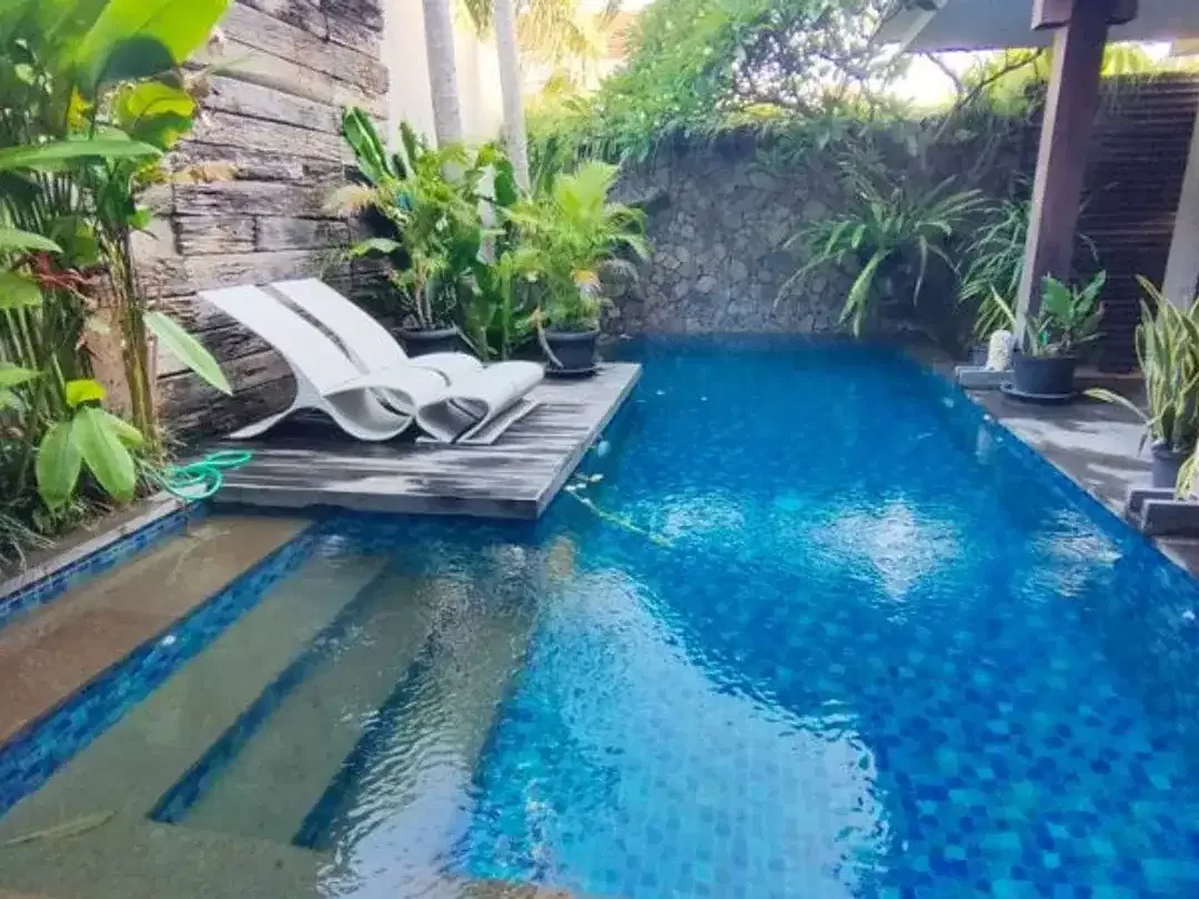 VILLA ONE GATE SYSTEM FULL FURNISHED DI KEROBOKAN - Image 1 of 10