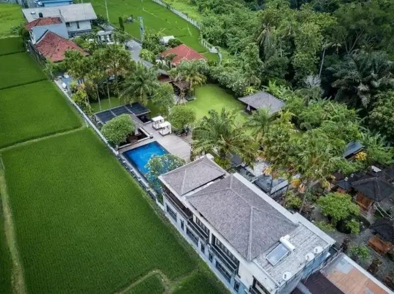 MAGNIFICENT 3 BEDROOMS VILLA DIKOTA DENPASAR - Image 2 of 10