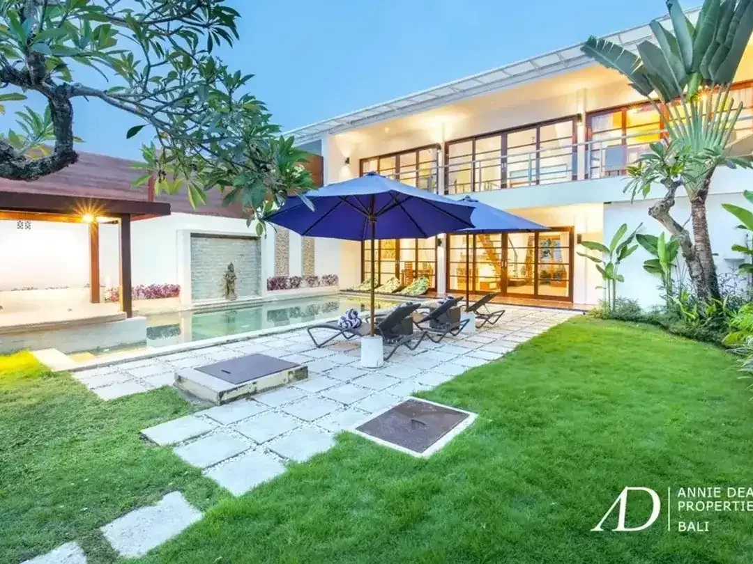FREEHOLD | FULLY RENOVATED MODERN 3-BEDROOM VILLA IN PRIME SEMINYAK - Image 2 of 10