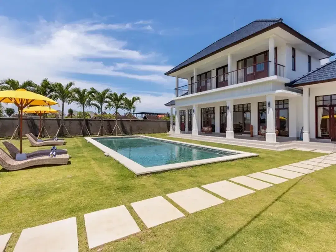 Leasehold - Luxury 5BR Estate - Prime Location Near Beach & Club in Canggu - Image 2 of 10