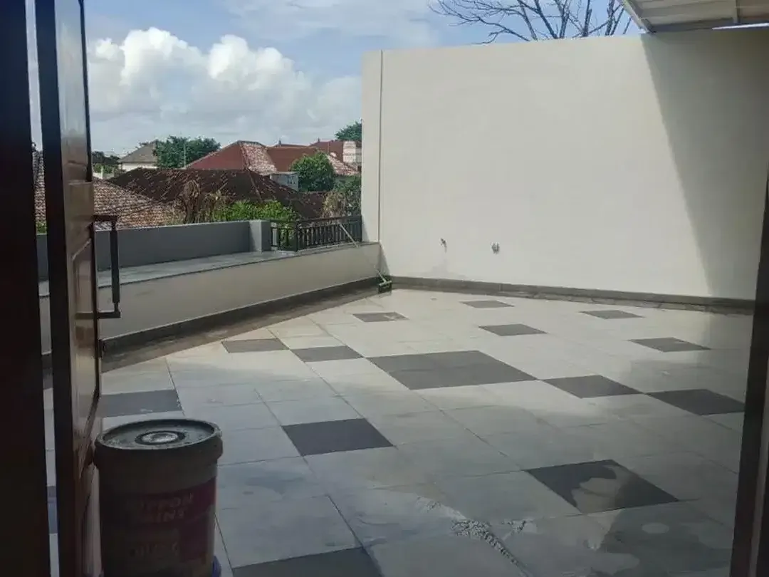 Rumah 2 Lantai 6 Kamar Tidur Disewakan, di Denpasar Utara Area - Image 6 of 10
