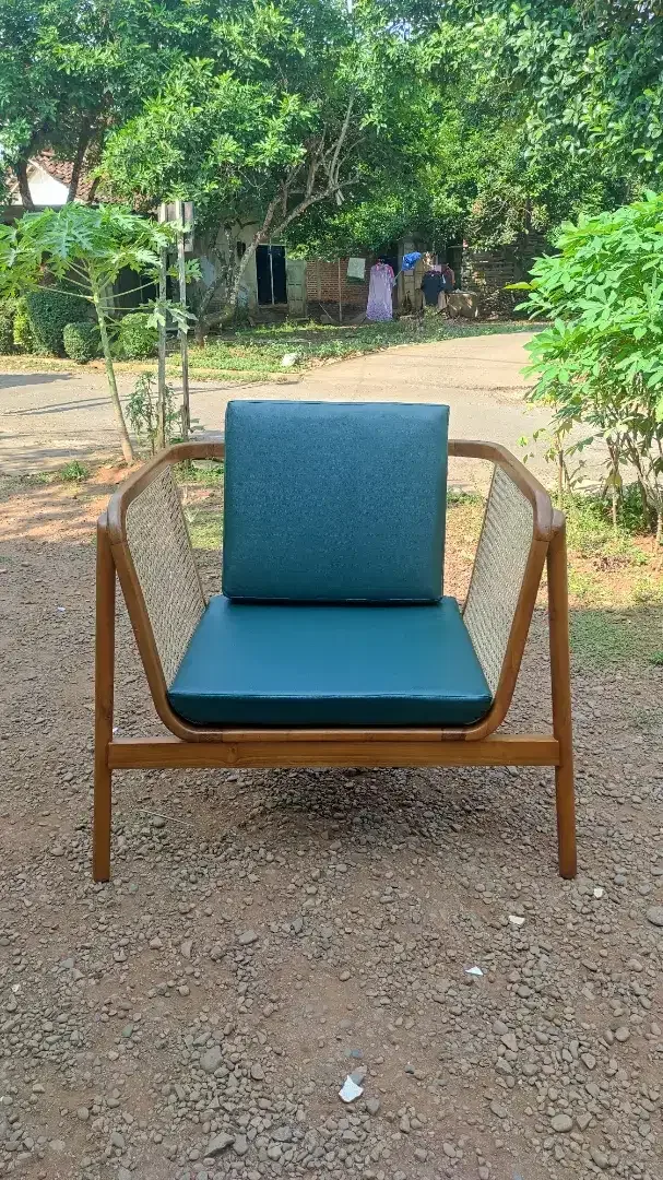 Kursi Cafe Santai Japandi Kayu Jati Kombinasi Anyaman Rotan - Image 3 of 4