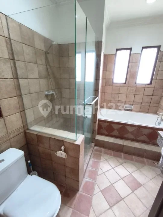 Villa 2 Lantai Fully Furnished di Taman Mumbul | Perumahan - Image 2 of 4