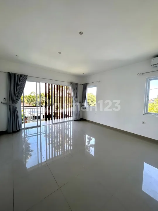 Villa Mewah 3 Kamar di Dekat Pantai Pererenan - Image 2 of 4