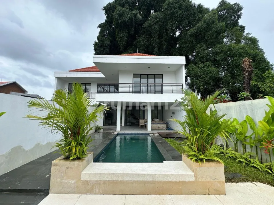 Brand new 5 bedrooms villa 330m2 di batur sari Sanur Bali - Image 1 of 4