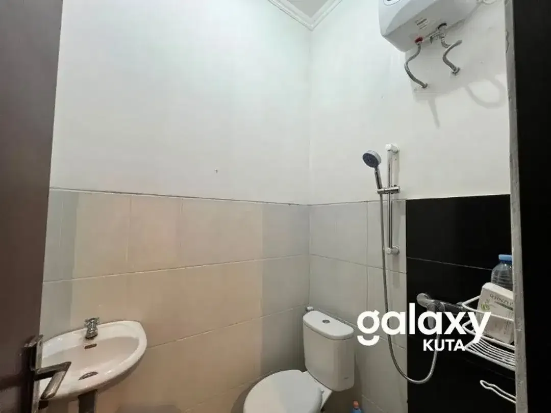 RUMAH DENGAN HALAMAN FULL FURNISHED DI PERUM BERANDA KUTUH BADUNG - Image 10 of 10