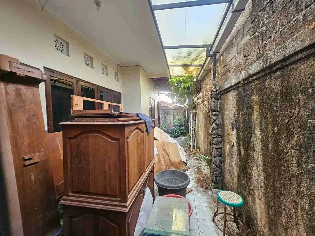 Jual Rumah Hitung Harga Tanah Saja Luas 2.3are/230meter Lokasi Jl Semer Kerobokan dekat Umalas/ Petitenget area Investasi strategis. - Image 3 of 10
