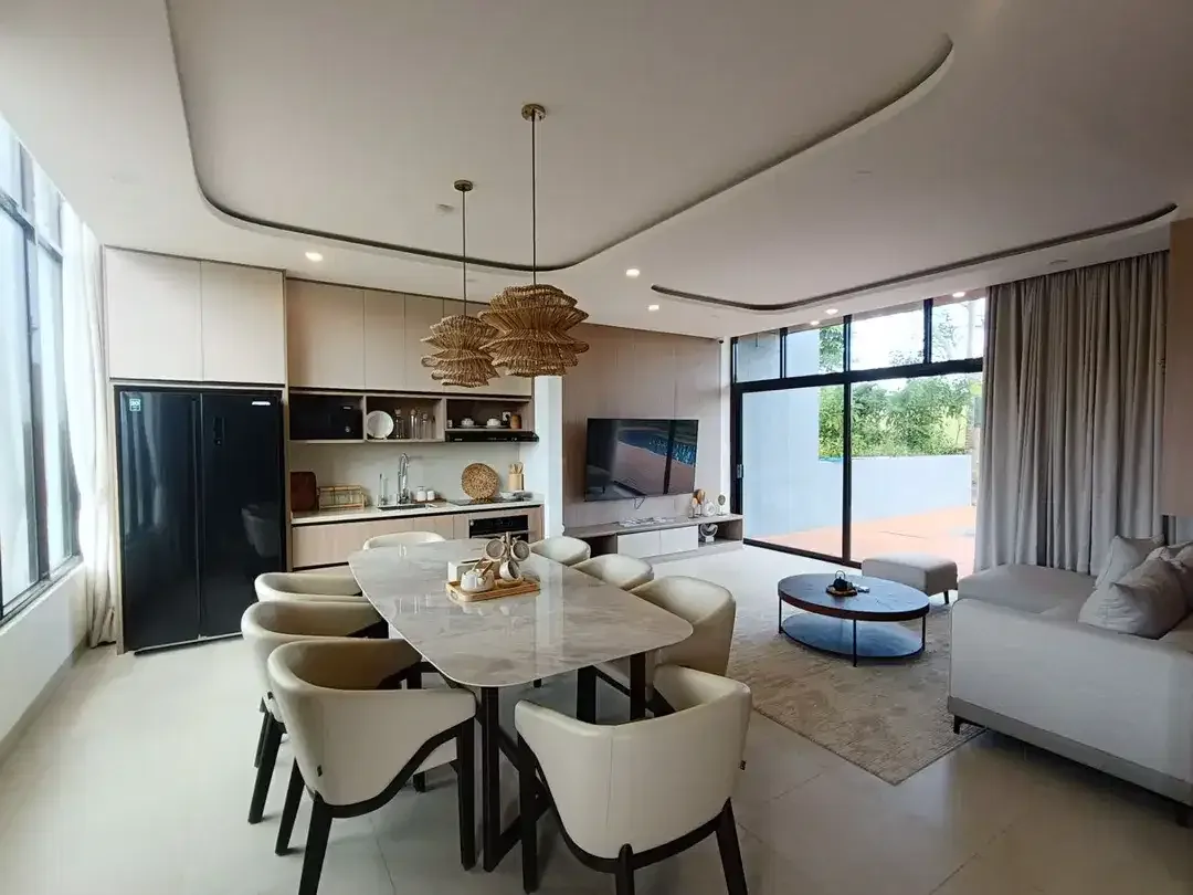 Hanya Satu Satunya di Bali! Vila Mewah Tepat di Tepi Lapangan New Kuta Golf dan Lake View! - Image 5 of 10
