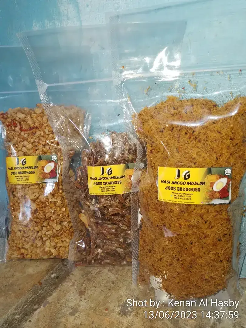 CEMILAN TEMPE KRIUK DAN IKAN TERI NASI JINGGO MUSLIM JOSS GANDHOSS - Image 1 of 2
