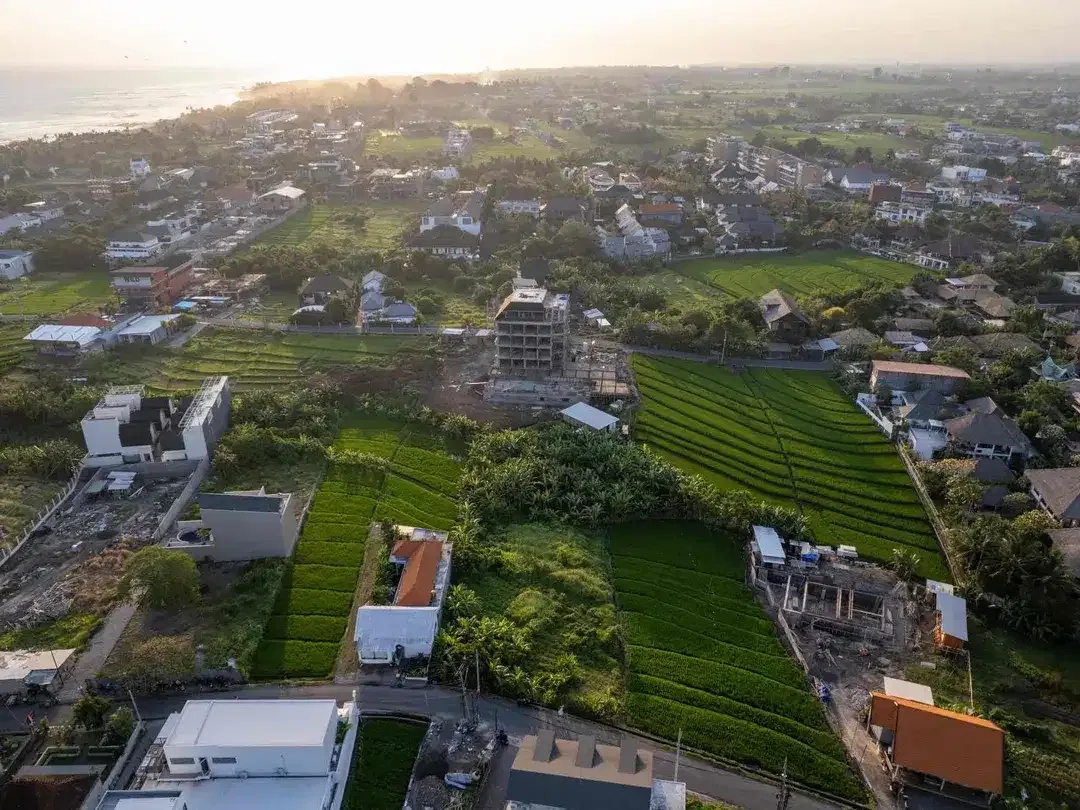 TANAH DI JALAN UTAMA PINK ZONE LOKASI PRIME DAN STRATEGIS HANYA BERJARAK 400 M ETERS MENUJU PANTAI PERERENAN CANGGU - Image 8 of 10