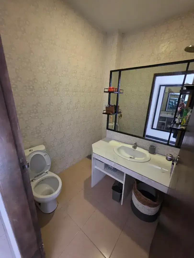 Premium 3BR All En-Suite Bathrooms Mertanadi Kerobokan - Owner Sale BU - Image 10 of 10