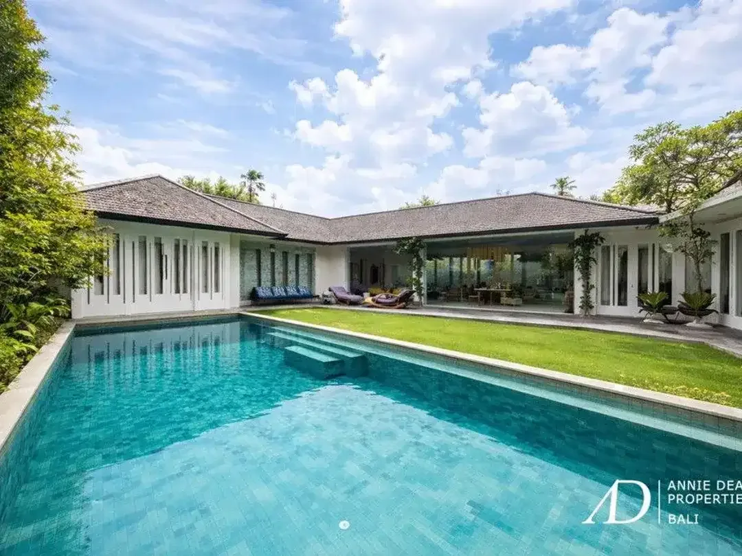 LEASEHOLD | PRIME SEMINYAK VILLA WITH PONDOK WISATA - 29 YEARS LEASE - Image 2 of 10