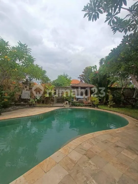 Villa Lokasi Strategis dengan Kolam Renang di Kerobokan - Image 3 of 4