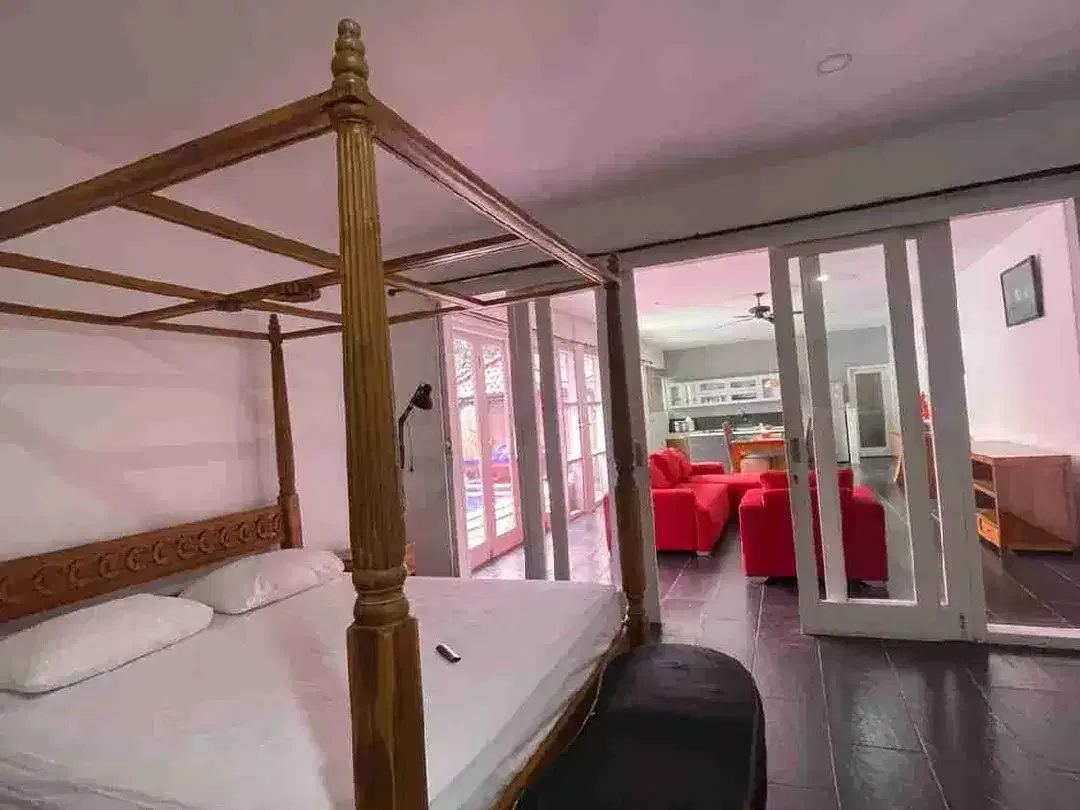 2 BEDROOMMS FULL FURNISHED VILLA DI JALAN GUNUNG SALAK KEROBOKAN - Image 5 of 10