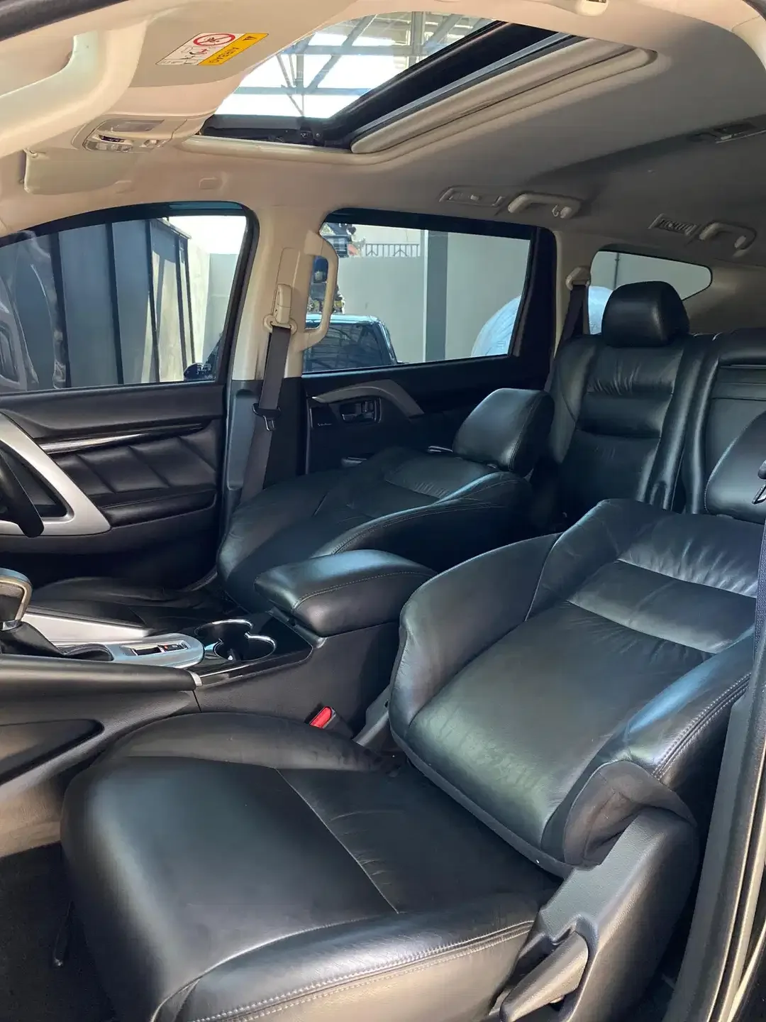 Pajero Sport Dakar 4x2 Rockford Black Edition 2019 - Image 10 of 10
