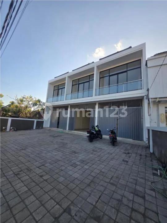 Ruko 3 Lantai Siap Pakai, SHM, Lokasi Premium - Image 2 of 4