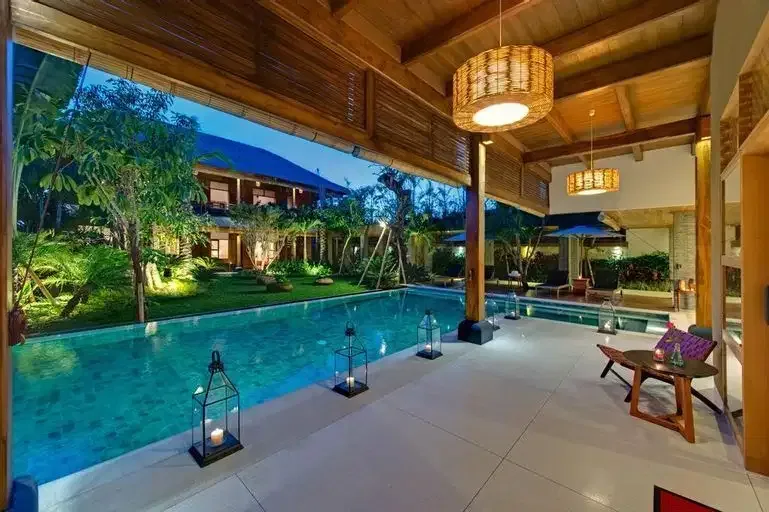 Villa Mewah 2 Unit Lokasi Premium Dekat Pantai Seminyak Bali - Image 2 of 10