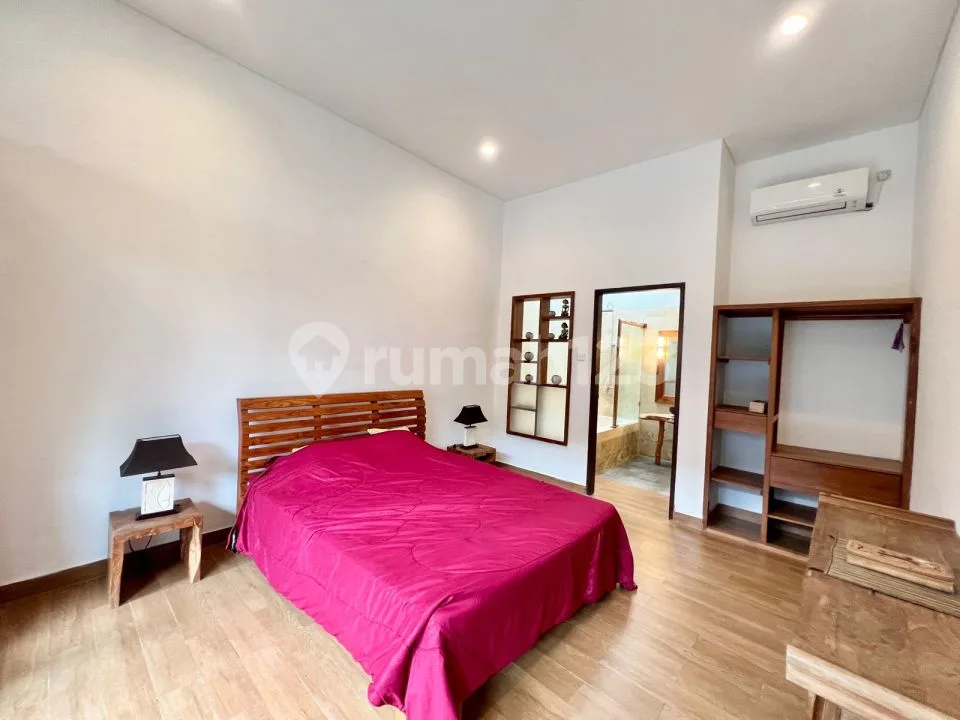 2 Bedroom Villa With Private Garage In Kerobokan Bali - Image 3 of 4