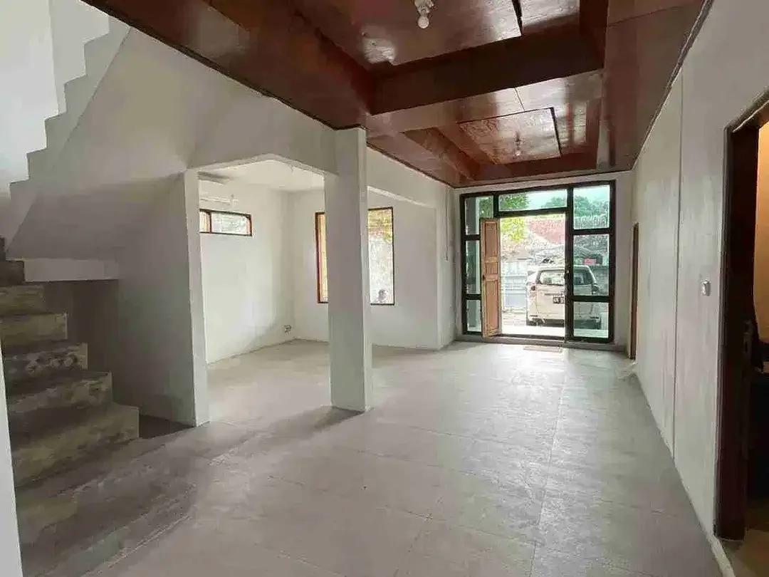 Rumah Modern Klasik 2 Lantai Dekat Seminyak Kerobokan - Image 2 of 10