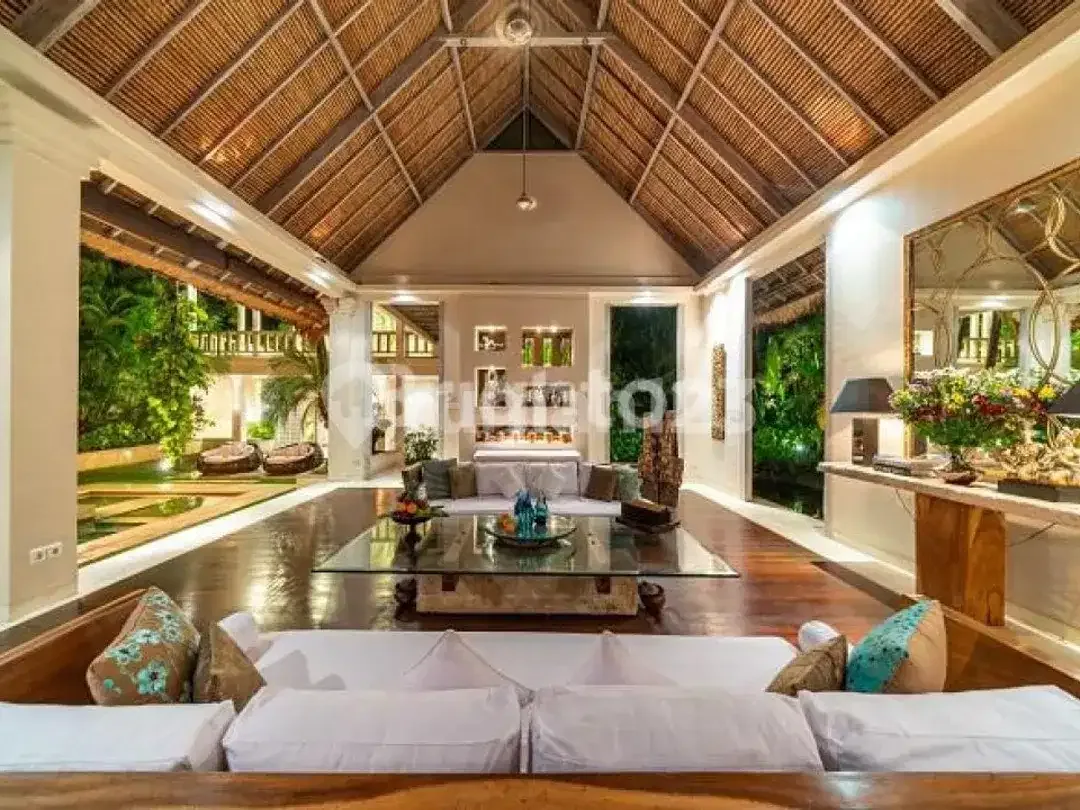 VILLA LONG LEASE FULL FURNISHED EKSKLUSIF DI SEMINYAK - Image 2 of 5