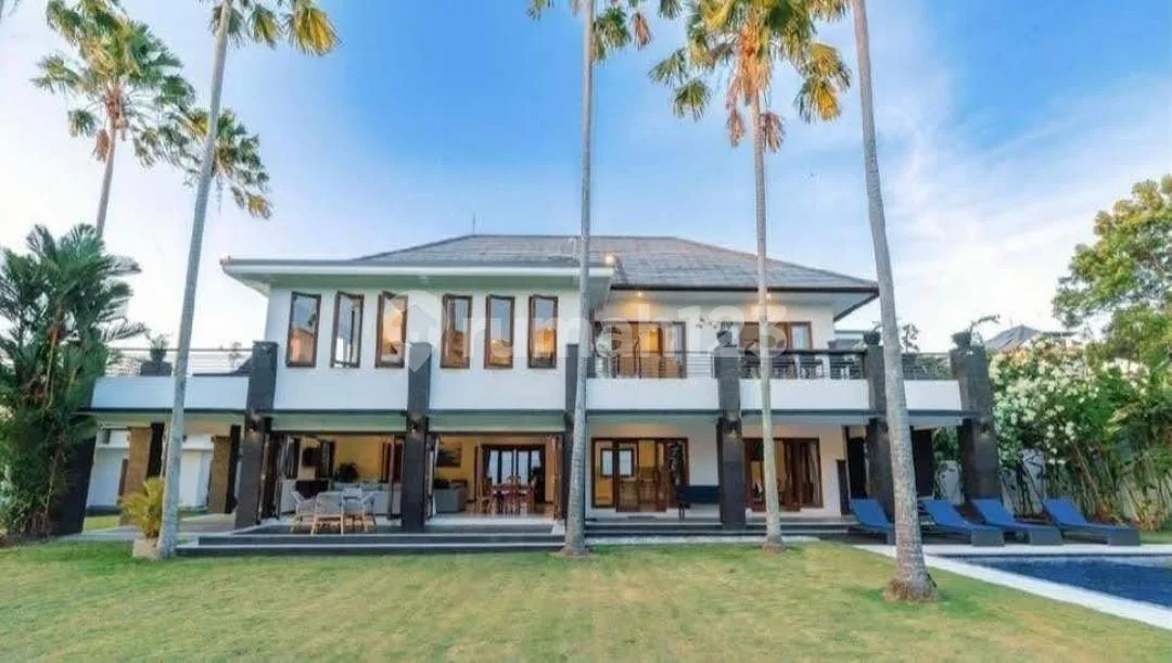Villa Full Furnished With Pool Strategis Dekat Canggu di Umalas - Image 2 of 4