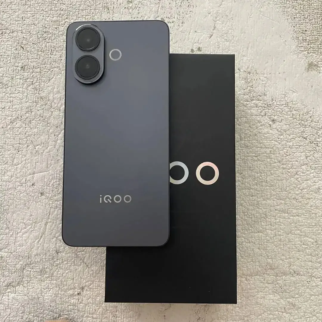 Iqoo Z10R 5G Warna Hitam 8/256GB - Image 3 of 5