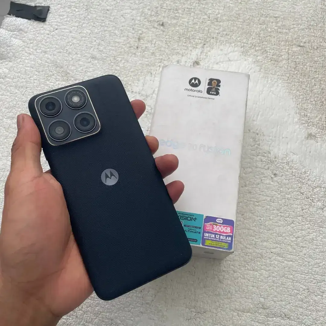 Motorola Edge 70 Fusion Warna Hitam 8/256GB - Image 4 of 5