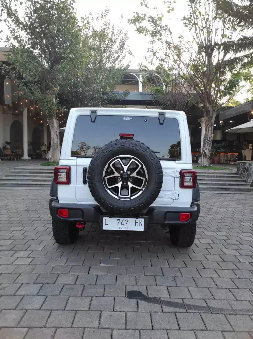 Jeep Rubicon JL 2.0AT 4 pintu 2024 - Image 4 of 10