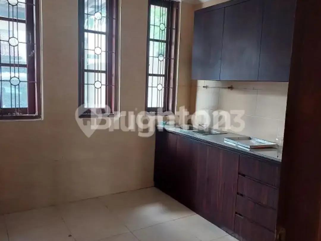 Rumah Strategis Dekat Nuris 2 Lantai 200 Meter2 Jl Mertanadi Kerobokan Bali - Image 1 of 10