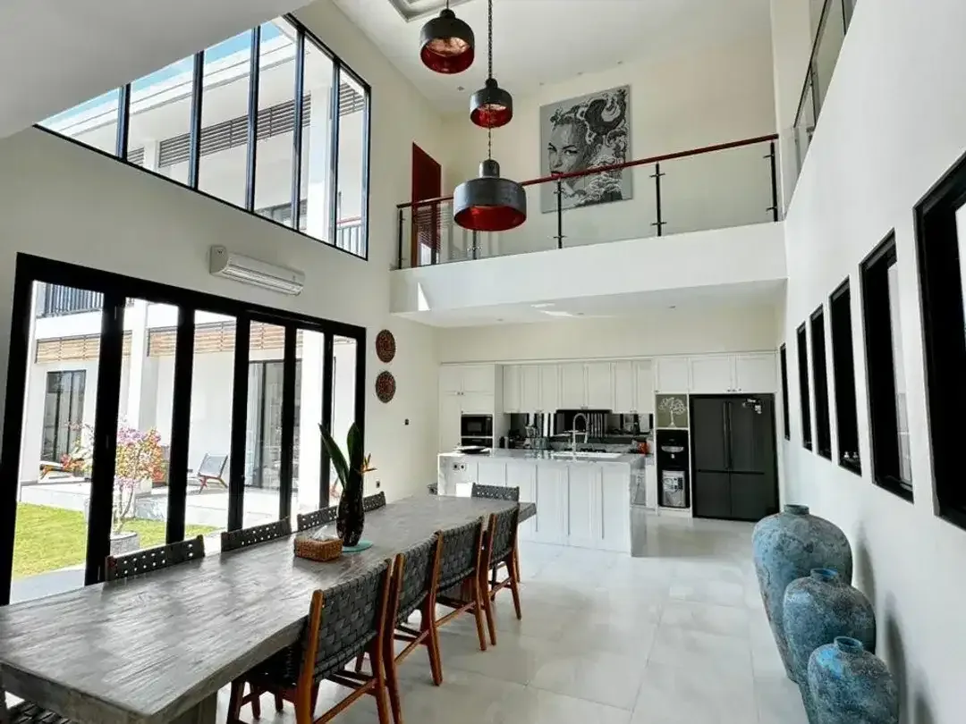 6 Bedroom Villa for sale in Kerobokan, Bali - Image 4 of 10