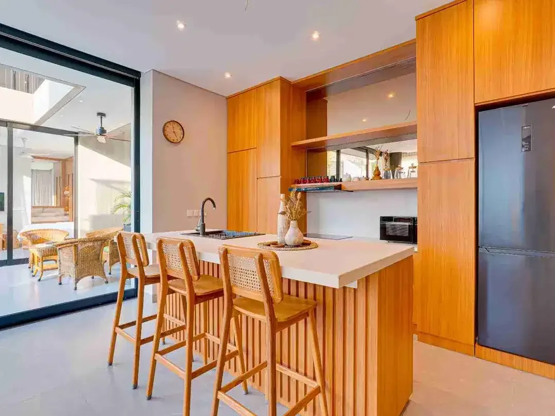Brand New Luxury Villa 300m ke Pantai Batu Bolong Canggu - Image 7 of 10