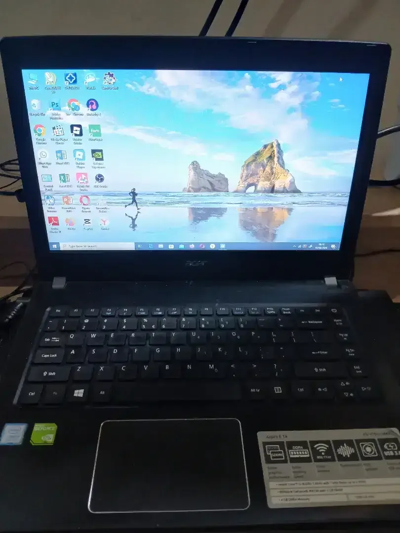 Laptop Acer Aspire E5-476G, Core i5-8250U, Generasi ke-8, RAM 8GB/1TB - Image 1 of 3
