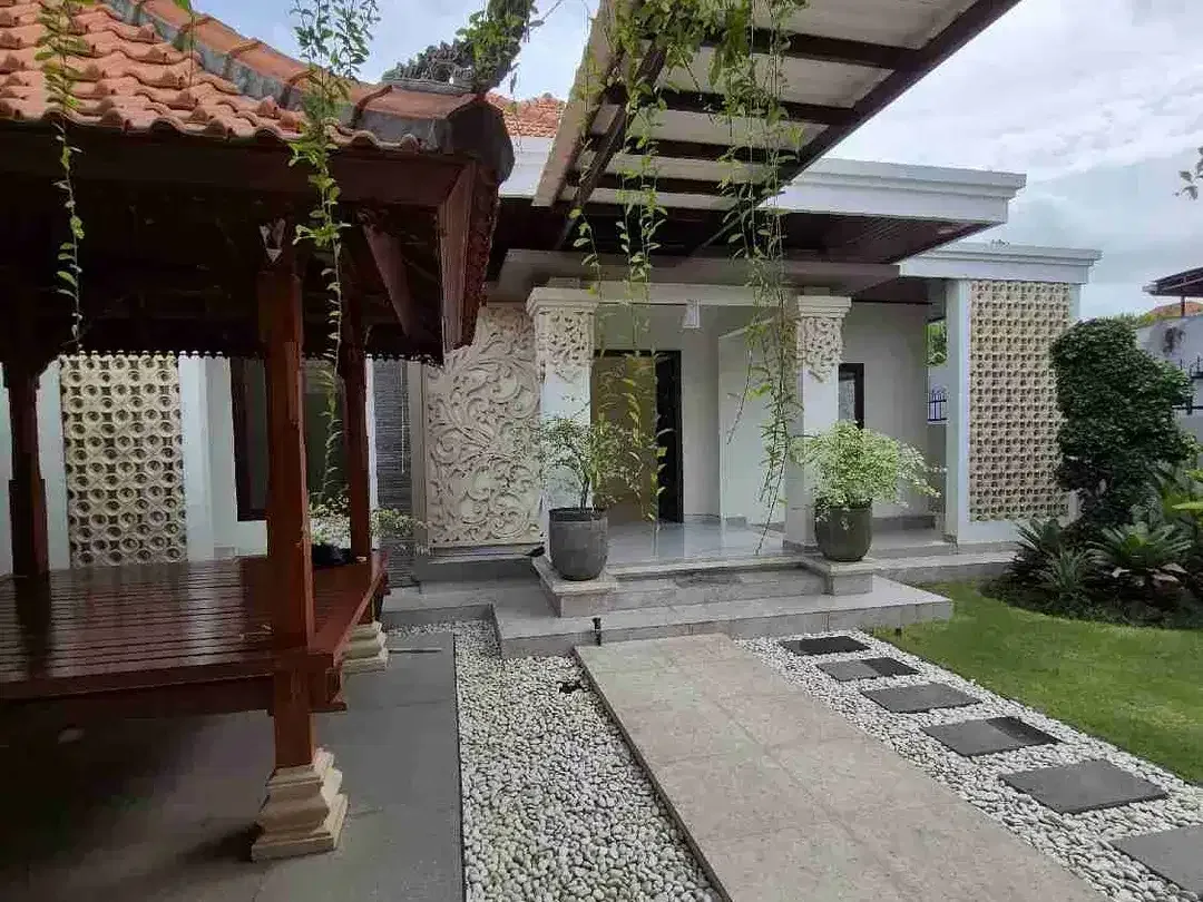 Dijual Villa Mewah di Area Renon 3+1 BR dengan Kolam Renang Private - Image 1 of 6