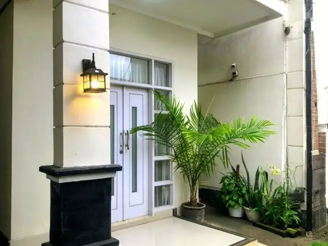 AMS-027.EDY | Dijual Cepat! Rumah 2 Lantai Fully Furnished di Biaung Kesiman – Siap Huni, Bonus Interior Lengkap! - Image 3 of 10