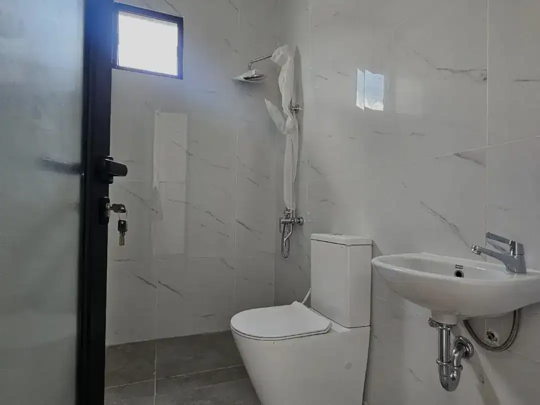 EXCLUSIVE TROPICAL HOUSE IN KWANJI DALUNG - Image 9 of 10