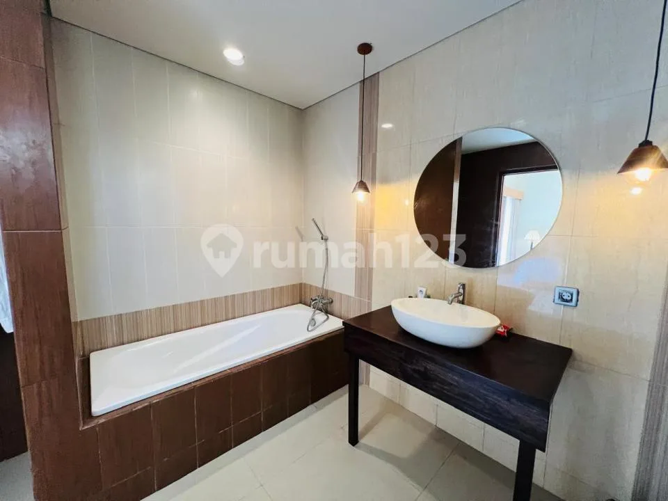 Villa Luas dan Nyaman 5 Kamar Tidur di Jimbaran - Image 4 of 4