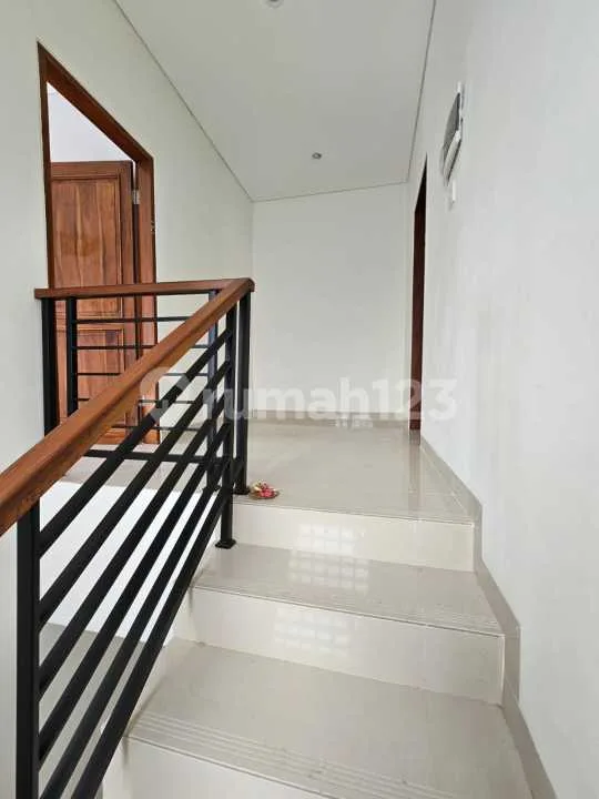 Rumah 2 Lantai Kondisi Bagus Siap Huni Kosongan Lokasi Strategis Ditengah Kota Denpasar Selatan Dekat Supermarket,rs,sekolah, Universitas,mall Dan Wisata Pantai Diarea Renon - Image 3 of 4