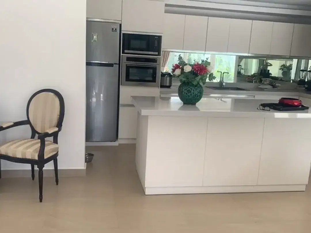 Leasehold - Spacious Renovated Villa with Large Garden in Prime Umalas Location - Image 3 of 9