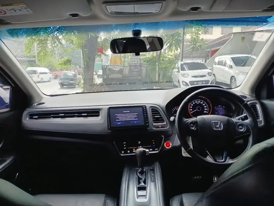 HONDA HR-V SE FACELIFT FULL VARIASI GANTENG ASLI BALI - Image 7 of 10