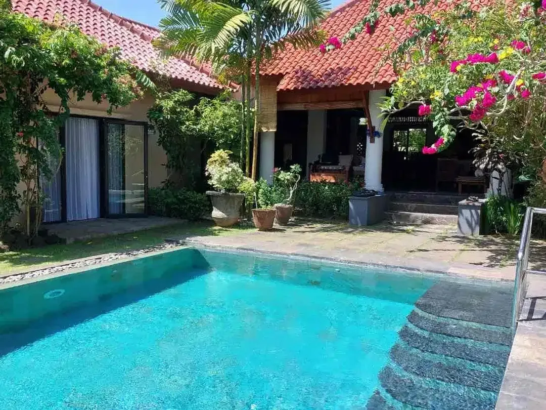 DIJUAL / FREEHOLD : Villas 3 Beds, Jl. Bukit Hijau, Jimbaran Side Walk, Badung, Bali - Image 2 of 7
