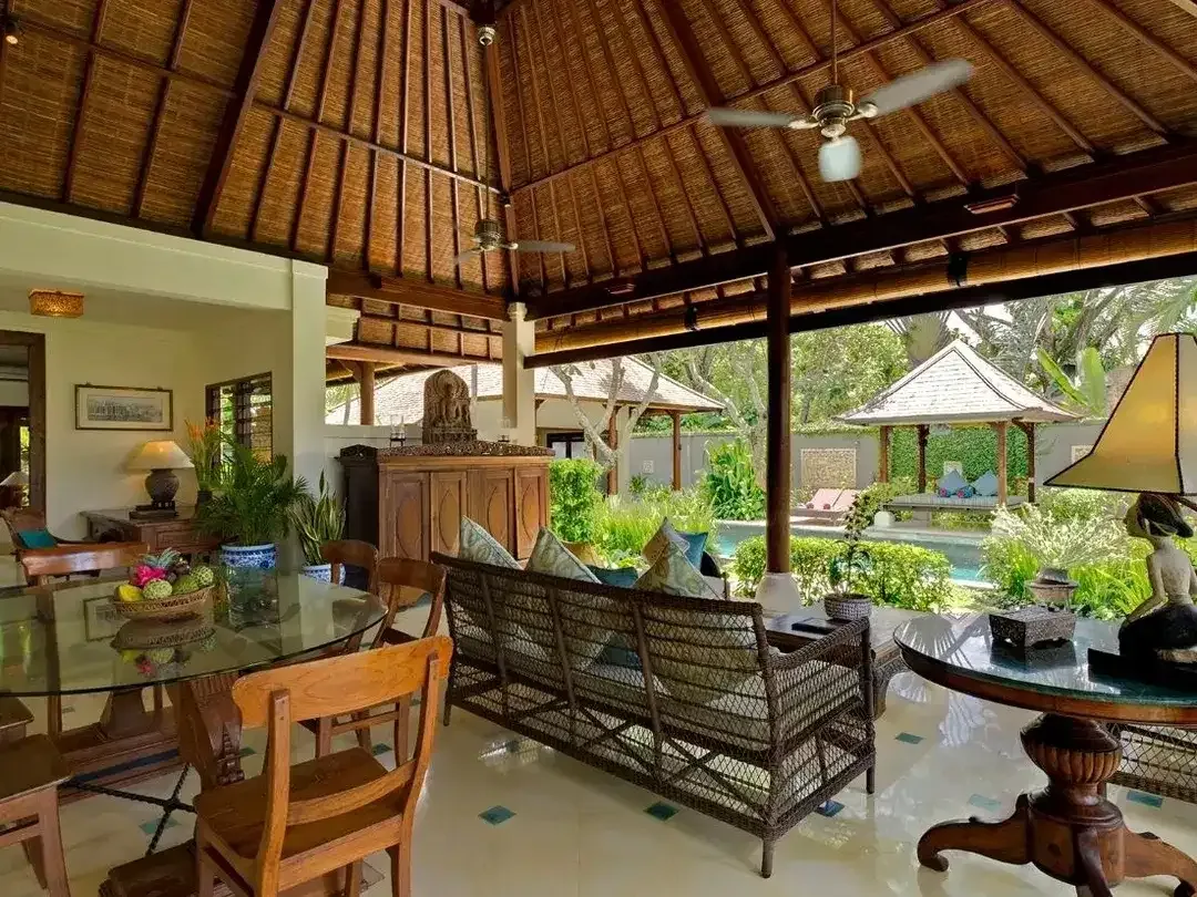 Villa Mewah Dengan Jarak Tempuh Jalan Kaki Ke Pantai Batu Bolong Canggu Bali - Image 3 of 10