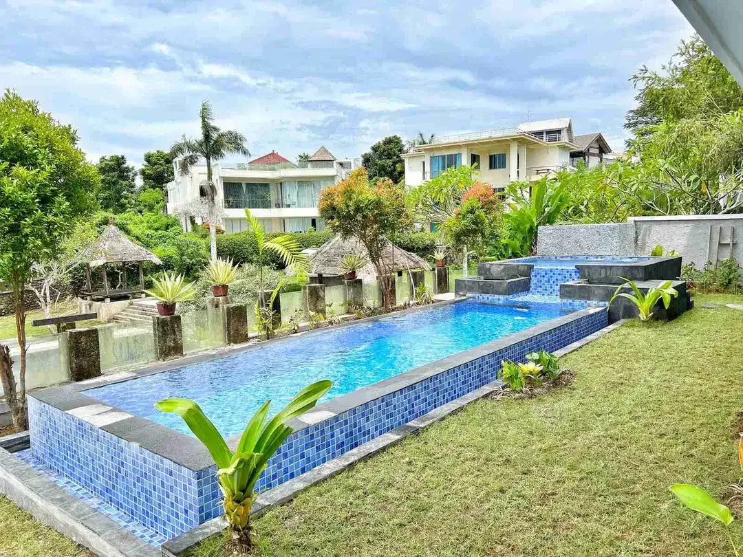 villa cantik 2 lantai siap huni dekat pantai di pecatu Bali - Image 1 of 10