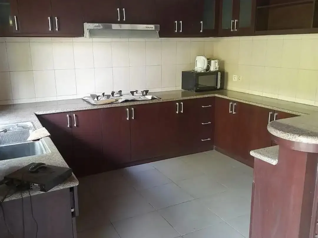 Villa Semi Furnished 3 Kamar Tidur Disewakan, di Canggu - Image 1 of 4