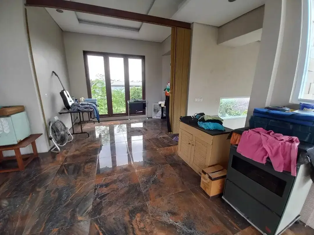 Rumah Mewah Posisi Hook di Gatot Subroto Barat - Image 7 of 10