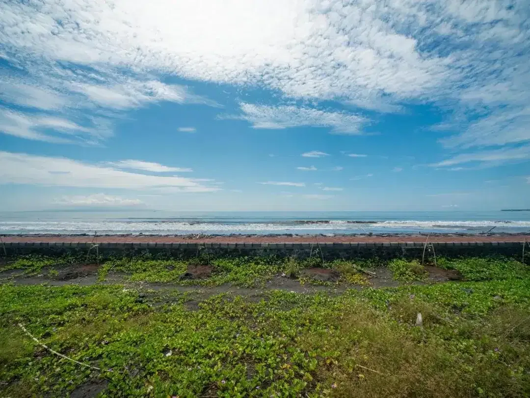 Beachfront 4 Bedroom Villa with Ocean View in Ketewel Bali for Sale Leasehold - Image 9 of 10