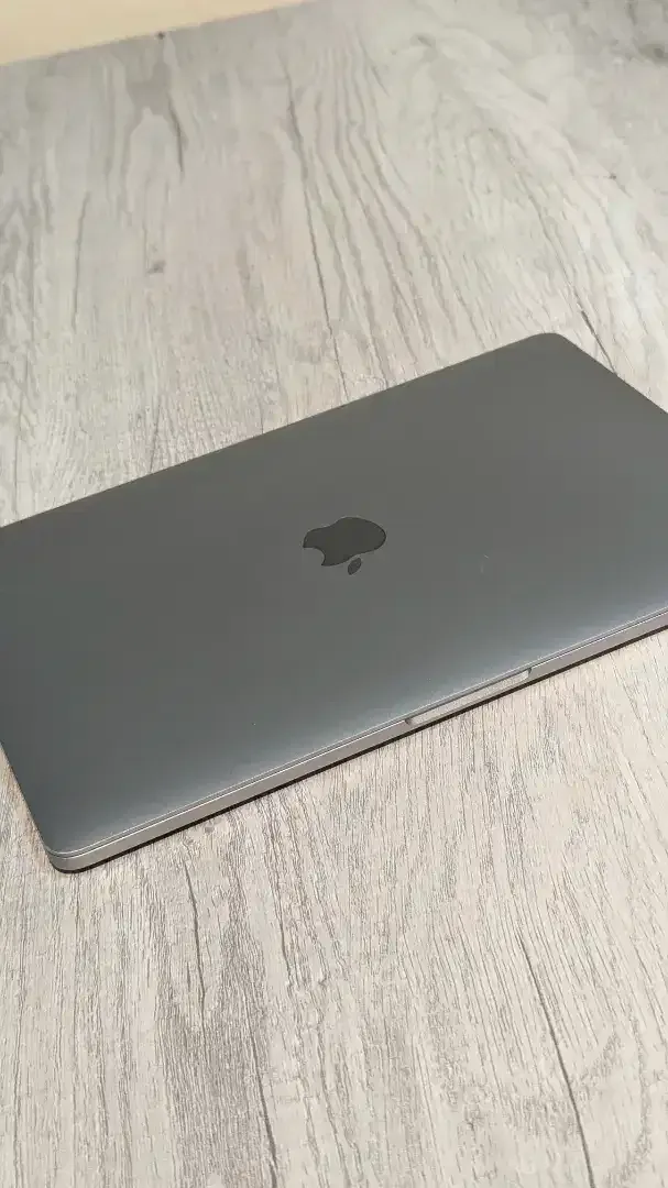 MACBOOK AIR 2019 - Image 9 of 9