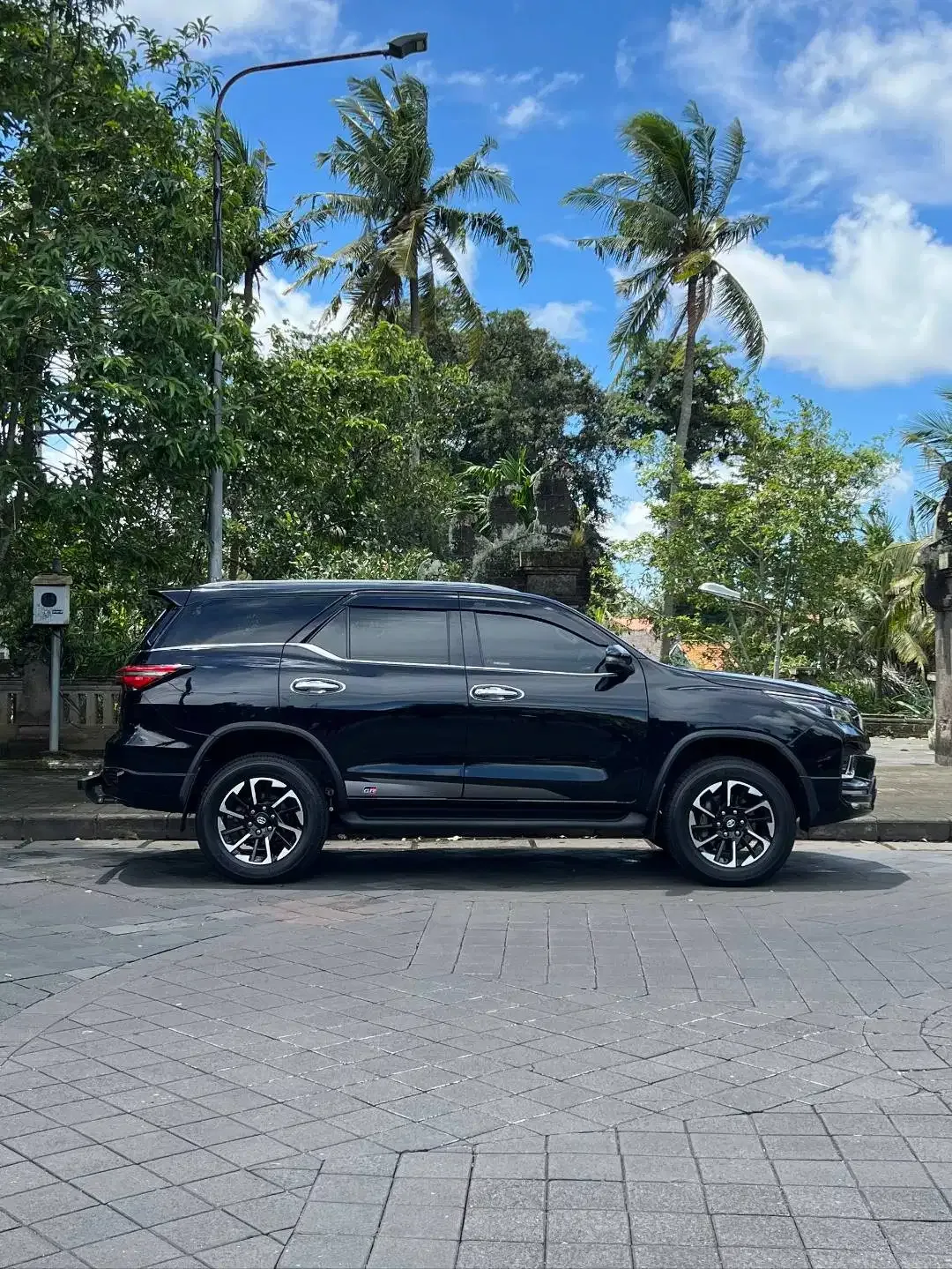 Fortuner VRZ GR 2.8 2022 Hitam Aslibali - Image 3 of 7