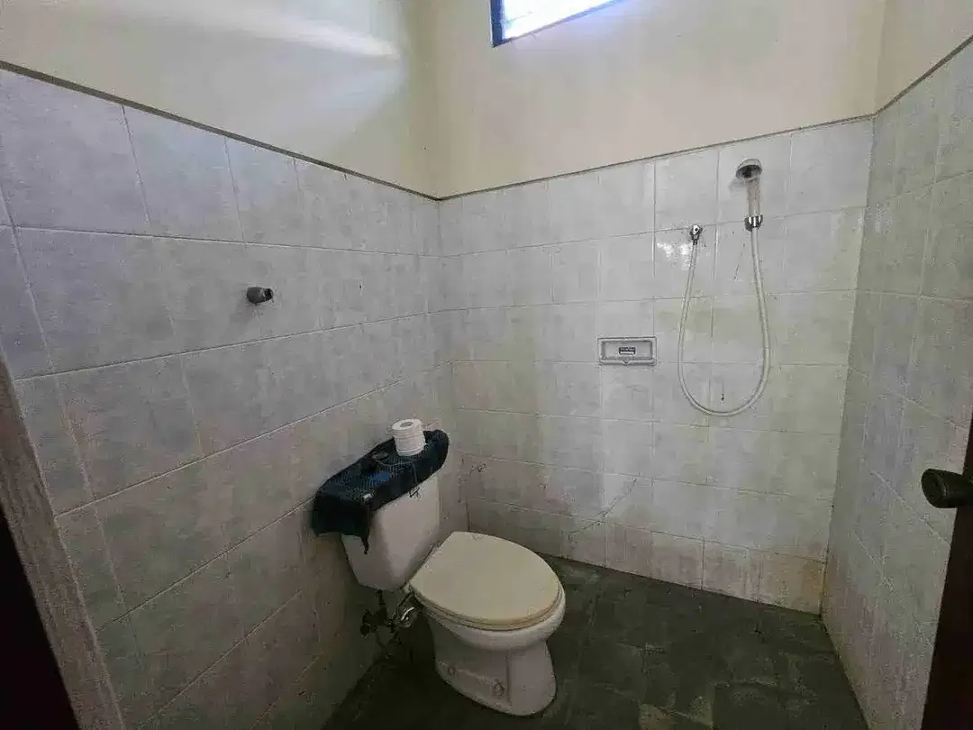Jual Rumah Hitung Harga Tanah Saja Luas 2.3are/230meter Lokasi Jl Semer Kerobokan dekat Umalas/ Petitenget area Investasi strategis. - Image 7 of 10